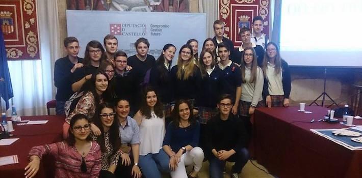 5 alumnes de 4t d’ESO de Flors guanyen la final provincial de la Lliga de Debat escolar
