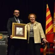 Dolores Cortes és reconeguda com a Filla Predilecta entre aplaudiments i ovacions del públic de l’Auditori