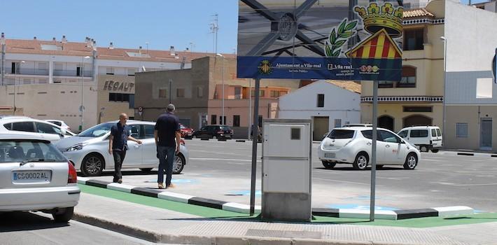 El col·legi José Soriano millora la seua seguretat amb la renovació de la vorera i el perímetre del solar d’enfront