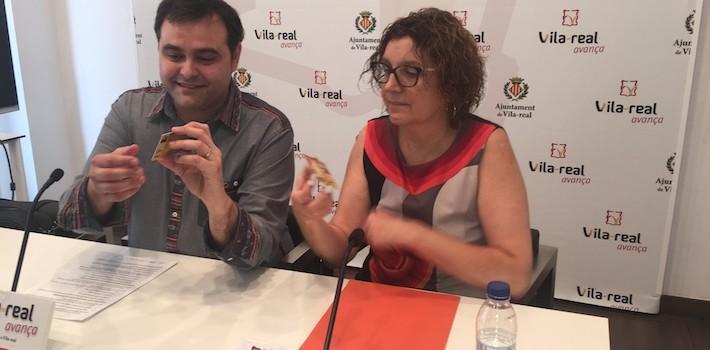 Trenta comerços locals implanten una targeta de fidelització per a competir amb grans superfícies