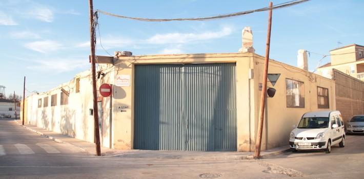 Fundació Bancaixa compleix l’ordre de l’Ajuntament i demoleix l’antiga nau de Càritas, afectada per aluminosi 