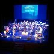 La Banda Jove de la Unió Musical la Lira i VerdCel van presentar anit el seu disc solidari