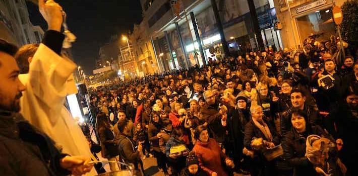 4.000 rollos repartits en una multitudinària Matxà sota el paraigua dels Lluïsos que ha assolit la seua 45a edició