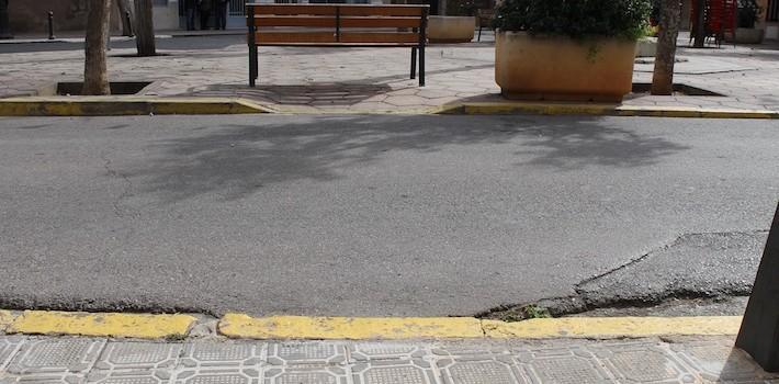 Serveis Públics adequa els passos per a persones en mobilitat reduïda en la zona de la plaça de la Creu d’Aliaga