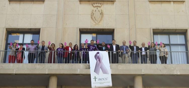 Vila-real se suma a la commemoració del Dia Contra el Cáncer de Mama