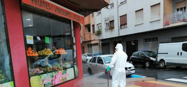 Una empresa local reforça els treballs de desinfecció de l’UME i l’Ajuntament valora incorporar voluntaris