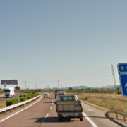 Un camió s’ha eixit de la via en l’AP-7 a l’altura de Vila-real