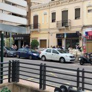 Llargues cues a les portes de les agències de viatge per l’Imserso 2021-2022