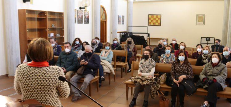 Royo es reuneix amb associacions i en locals per millorar les condicions d’envelliment actiu
