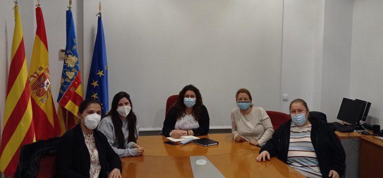 Vila-real posa en marxa amb Gats de Barri un programa dissenyat per a les alimentadores de colònies