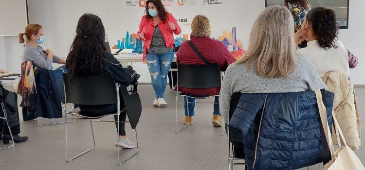 Benestar Animal i Gats de Barri llancen el pla de formació d’alimentadores de colònies