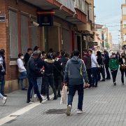 La Policia Nacional expedeix més de 1.300 passaports en set días per a l’afició del Villarreal