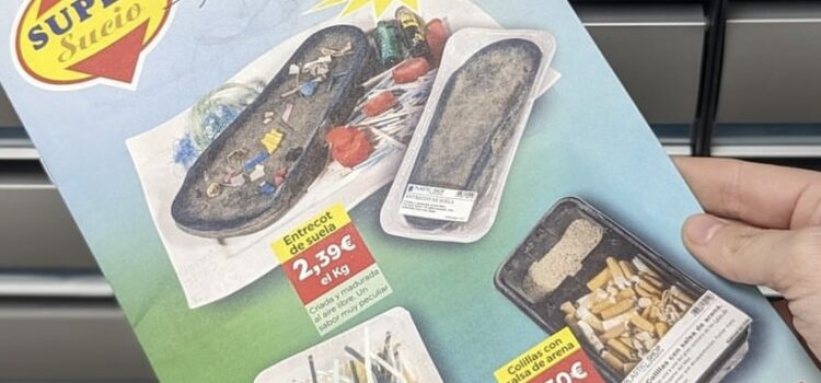 El fullet de ‘Super Sucio’ pretén conscienciar a la població de Vila-real sobre l’ús del plàstic