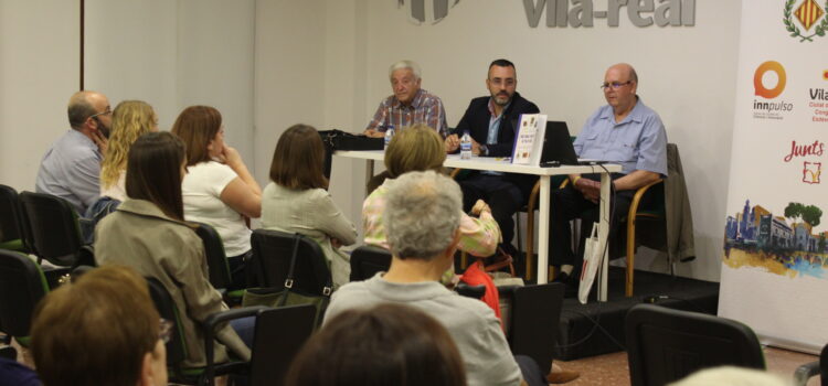Santiago Carracedo presenta el seu llibre ‘Història postal de Vila-real’