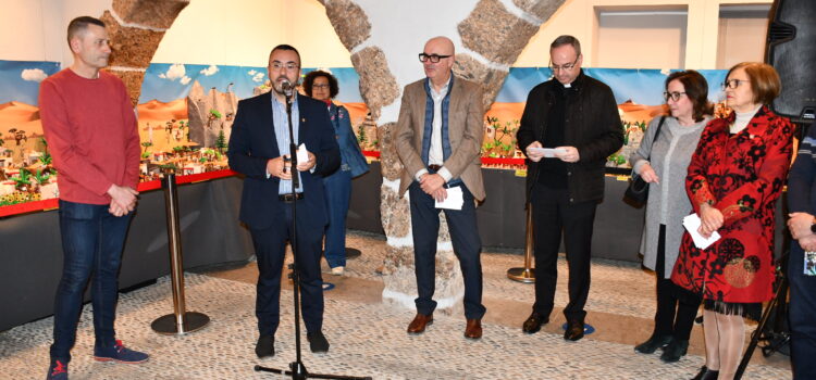 Vila-real inaugura La Passió de Playmobil, obra de Diego Pérez