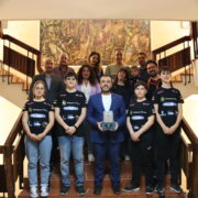 Vila-real dóna suport als estudiants de l’equip IQ Maker’s que participaran en un concurs de robótica