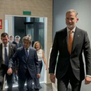 El rei Felipe VI visita les instal·lacions de Porcelanosa a Vila-real amb motiu del 50 aniversari de l’entitat