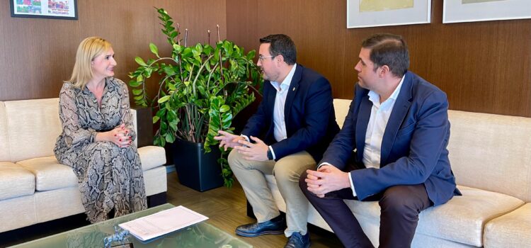 Casabó trasllada a la consellera d’Infraestructures les principals necessitats de Vila-real