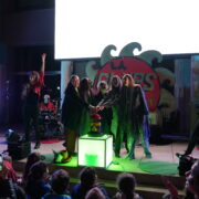 Encesa amb música i pirotècnia per a rebre el Nadal