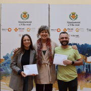 La regidora de Cultura lliura els donatius solidaris dels espectacles culturals