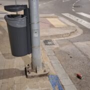 Llançar llandes al sòl comporta multes de fins a 120 euros