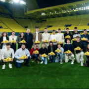 El Villarreal CF celebra deu anys d’esforç i dedicació amb un emotiu homenatge a la seva cantera