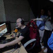 L’alumnat de 4t d’ESO de Fundació Flors grava els seus podcasts a Ràdio Espai Jove
