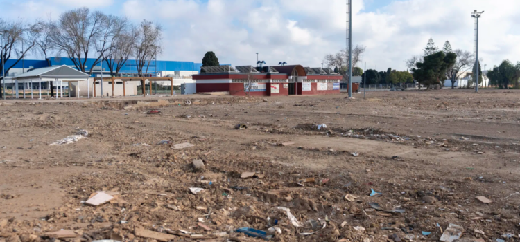 El Villarreal CF reforça el seu compromís amb ‘Alcem-se Esport’ amb 300.000 € més per a camps afectats per la DANA