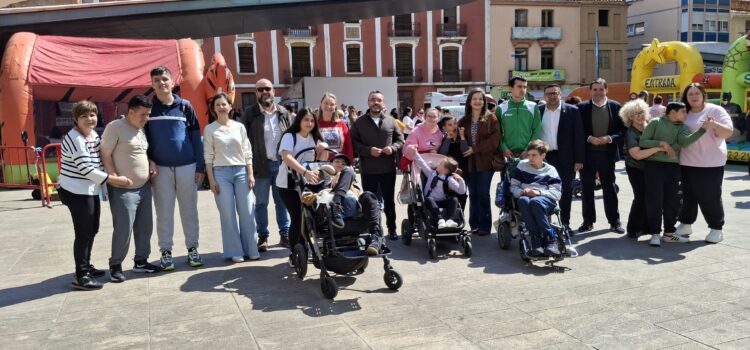 La plaça Major de Vila-real s’ompli d’alegria amb la festa per als més menuts