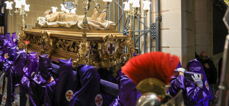 Vila-real reviu la Passió amb els Sants Oficis i la processó del Sant Enterrament