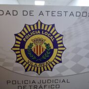 Investigades una conductora i la seua mare per circular sense permís de conduir