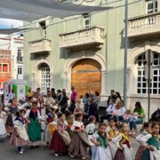 Les Purissimeres participen amb entusiasme en la desfilada de les festes de Sant Pasqual