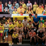 El Villarreal CF visita la penya Passió Groga en un acte carregat de sentiment groguet