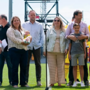 Emotiu homenatge a José Manuel Llaneza al Mini Estadi amb caràcter solidari
