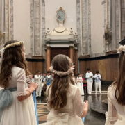 Els menuts reben la vestició de medalles de les Purissimeres