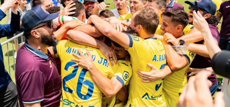 El Villarreal CF presenta la seua plantilla per al TST amb llegendes com Rossi i Musacchio