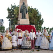 La passió per Sant Pasqual ompli els carrers de Vila-real de llum i tradició