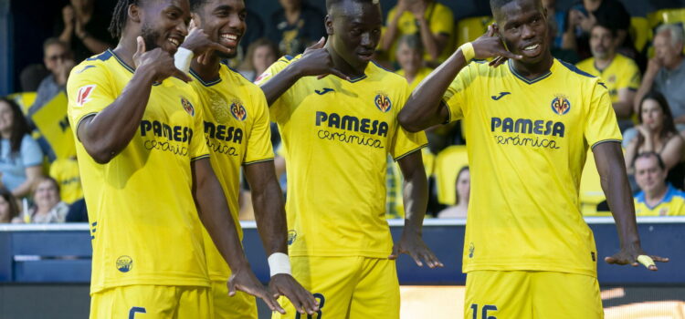 El Villarreal goleja al Sevilla, suma 70 punts i bat el rècord de gols en la història del club (4-2)