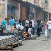 Vila-real s’ha omplit de brases, música i germanor amb la tradicional Nit de la Xulla