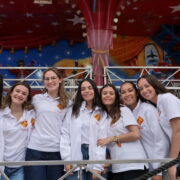 La reina i les dames del 2025 gaudeixen del dia popular a la fira d’atraccions de Vila-real