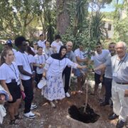 Vila-real planta un Ginkgo Biloba al Termet com a símbol mundial de la pau