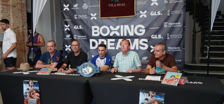 Jairo Noriega passa el pesatge oficial abans del seu combat en el Campionat Europeu de pes mosca