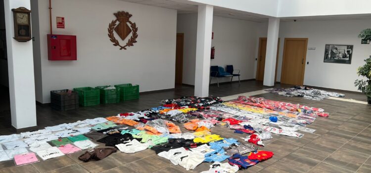 Operació policial contra la venda de productes falsificats al mercat ambulant de Vila-real