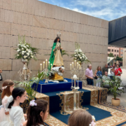 Les Puríssimeres participen en la processó del Corpus Christi amb un altar dedicat a la Mare de Déu de l’Esperança