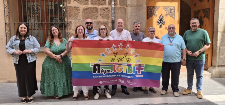 Vila-real inicia el Mes de l’Orgull amb la penjada de la bandera LGTBI+ a la Casa dels Mundina