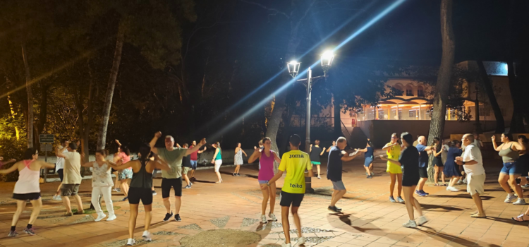 El ball tradicional torna a la plaça del Pastoret amb el Grup de Danses El Raval