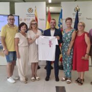Vila-real presenta la IX Marxa Solidària contra el Càncer amb una samarreta dissenyada per Paula Bonet