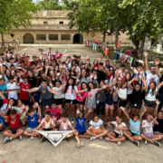 El regidor de Joventut visita el campament d’estiu de JuCar Vila-real a Alarcón
