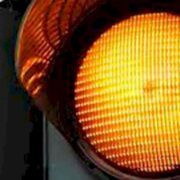 La Policia Local recorda que el semàfor groc fix obliga a detindre’s