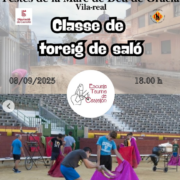 Vila-real impulsa l’afició taurina entre els més joves amb una classe de toreig de saló